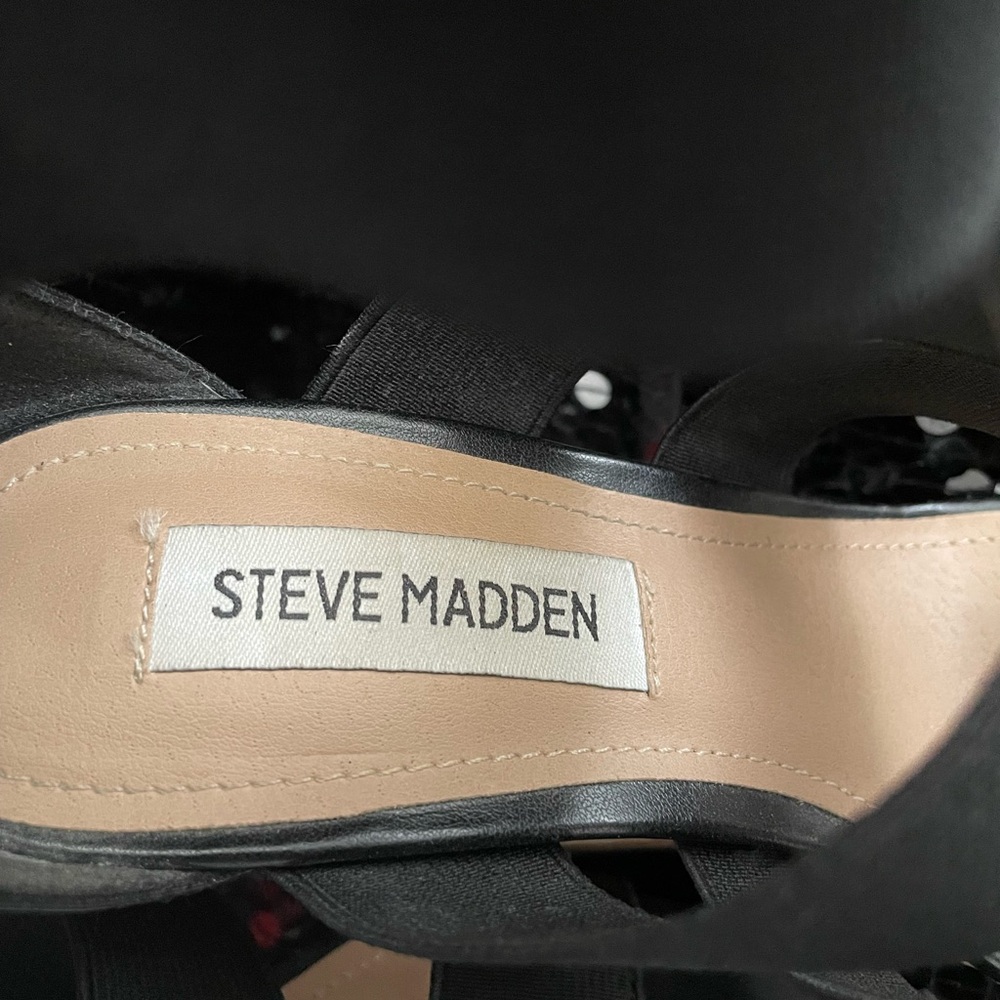 “SOLD”—— 8 Steve Madden Black and Tan Wedge Sandals - Picture 5 of 5